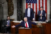 Trump asegura que tráfico de fentanilo cayó 56% en un año